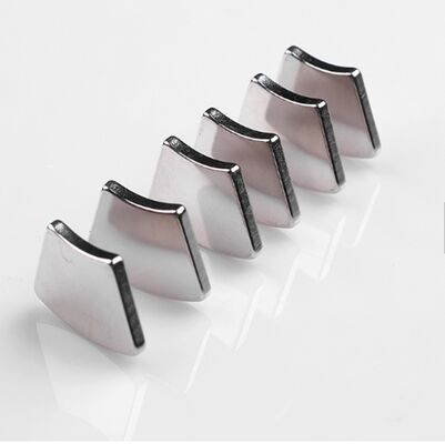 قیمت مناسب مقاومت در برابر خوردگی آهنربای نئودیمیومی پیوندی درجه مغناطیسی N35 تا N52 آنلاین