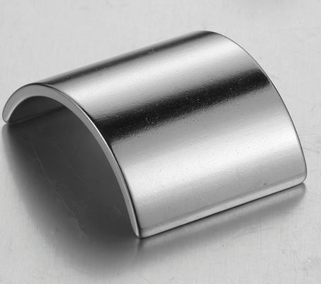 کیفیت مغناطیس‌های نئودیمیوم قوسی N40-N50 برای موتورهای DC آهنرباهای دائمی خاکی کمیاب کارخانه